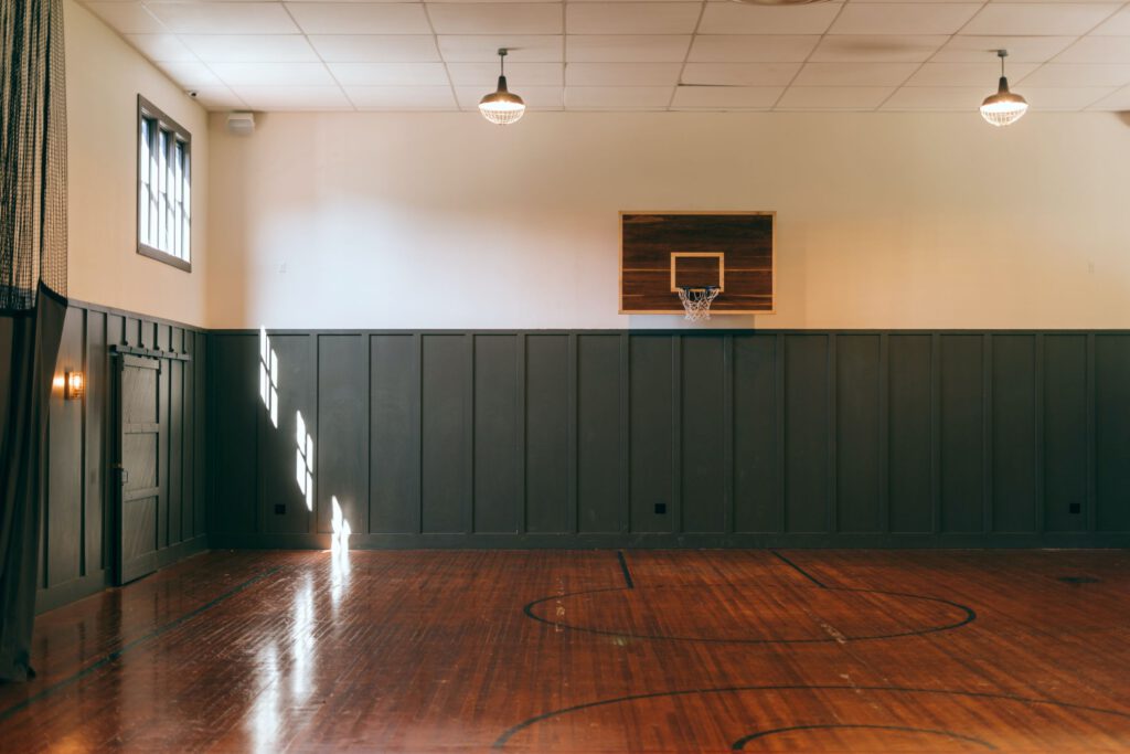 sala do koszykówki w klubie sportowym