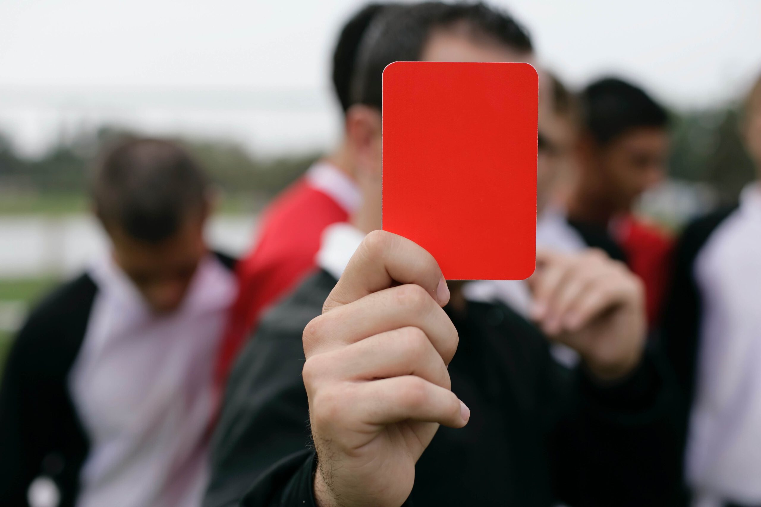 czerwona kartka piłka nożna